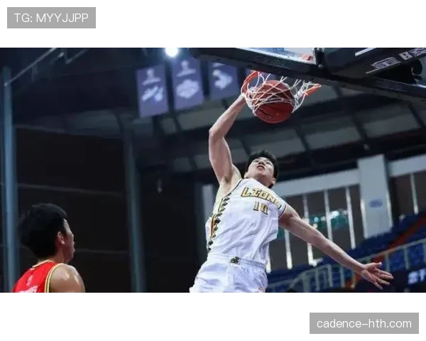 金玟哉国家队首秀表现出色，助力球队获胜引发关注