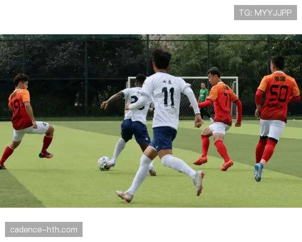 从草根到冠军:揭秘某足球明星的奋斗传奇与荣耀之路 从草根到冠军:揭秘某足球明星的奋斗传奇与荣耀之路