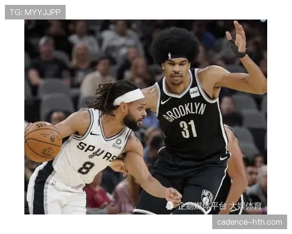 米尔斯利用挡拆创造机会提升三分效率，拉开球队进攻空间